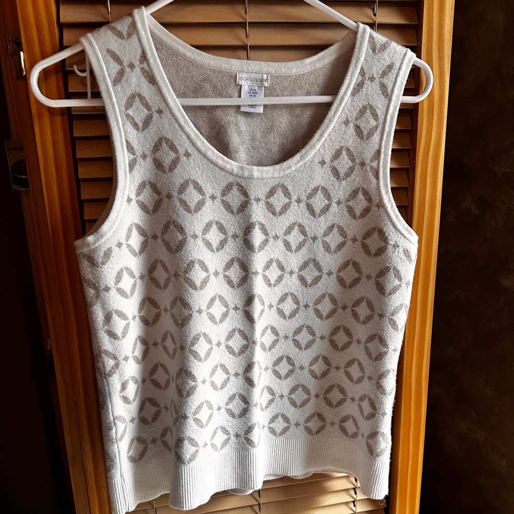 Sigrid Olsen White Tank with beige Geometric Motif